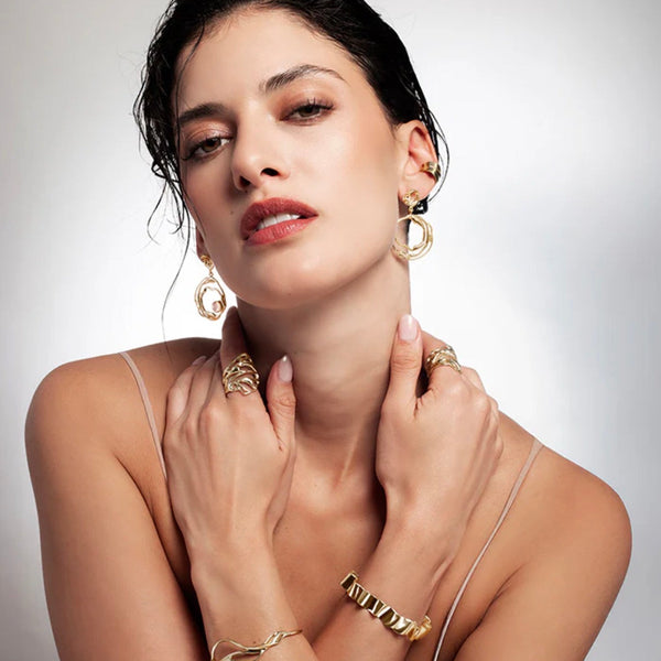 Maquillaje y peinado editorial