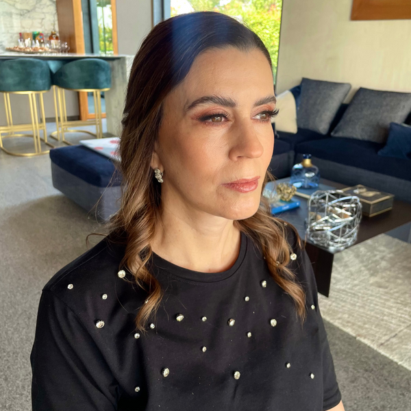 Maquillaje y peinado social